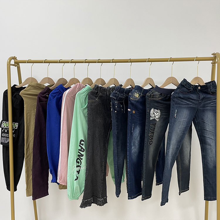 การใช้เสื้อผ้ามือสองใช้คืออะไร?
